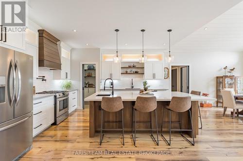 116 Mamie Avenue, Wasaga Beach, ON - Indoor Photo Showing Kitchen With Upgraded Kitchen