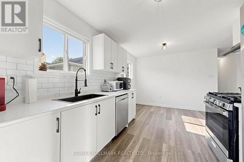 90 Barre Drive, Barrie, ON - Indoor Photo Showing Kitchen With Upgraded Kitchen
