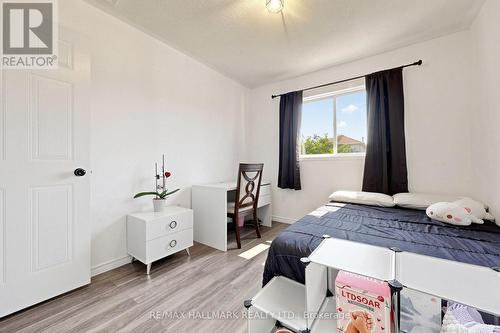 90 Barre Drive, Barrie, ON - Indoor Photo Showing Bedroom