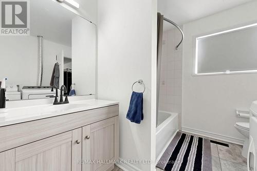90 Barre Drive, Barrie, ON - Indoor Photo Showing Bathroom