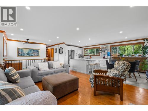 5054 Chute Lake Crescent, Kelowna, BC - Indoor Photo Showing Living Room