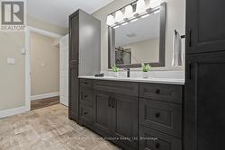 Main level 4 pc bath - 