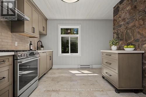 15 Victoria Street W, Seguin, ON - Indoor Photo Showing Kitchen