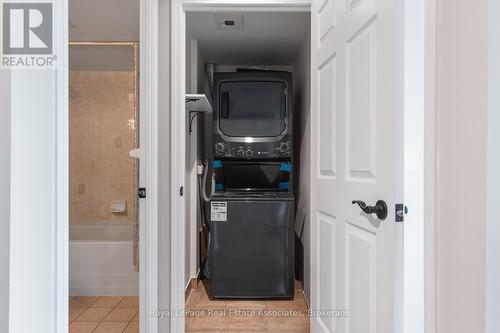 1707 - 4889 Kimbermount Avenue, Mississauga, ON - Indoor Photo Showing Laundry Room