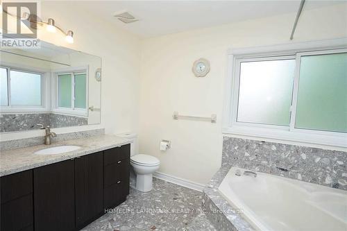 4887 Natkarni Crescent, Mississauga, ON - Indoor Photo Showing Bathroom