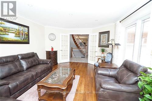 4887 Natkarni Crescent, Mississauga, ON - Indoor Photo Showing Living Room
