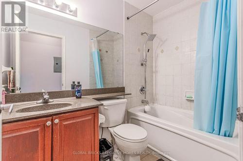 33 Elm Drive W, Mississauga, ON - Indoor Photo Showing Bathroom