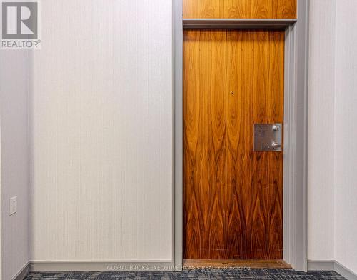 33 Elm Drive W, Mississauga, ON - Indoor Photo Showing Other Room