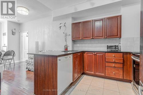 33 Elm Drive W, Mississauga, ON - Indoor Photo Showing Kitchen