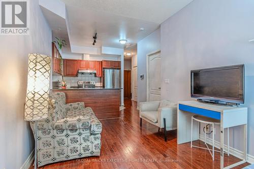 33 Elm Drive W, Mississauga, ON - Indoor