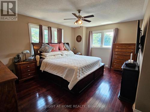 710 Ashprior Avenue, Mississauga, ON - Indoor Photo Showing Bedroom