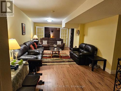 710 Ashprior Avenue, Mississauga, ON - Indoor Photo Showing Living Room