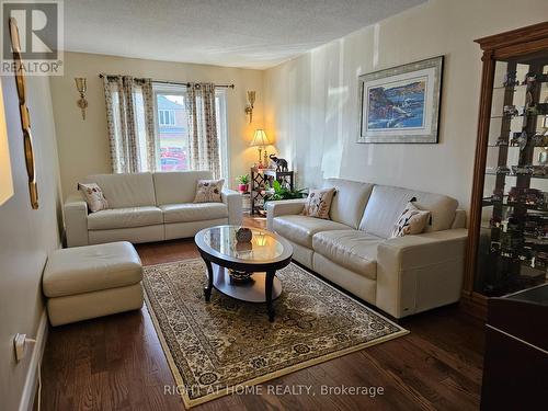 710 Ashprior Avenue, Mississauga, ON - Indoor Photo Showing Living Room