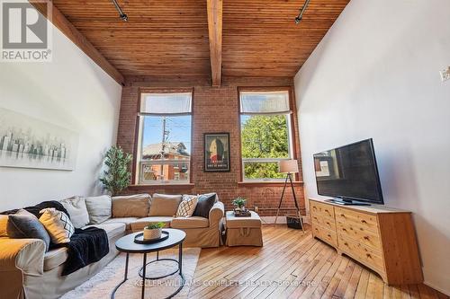 127 - 26 Ontario Street, Guelph, ON - Indoor Photo Showing Living Room