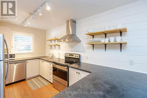 90 - 127 Alfred Street W, Blue Mountains, ON - Indoor Photo Showing Kitchen