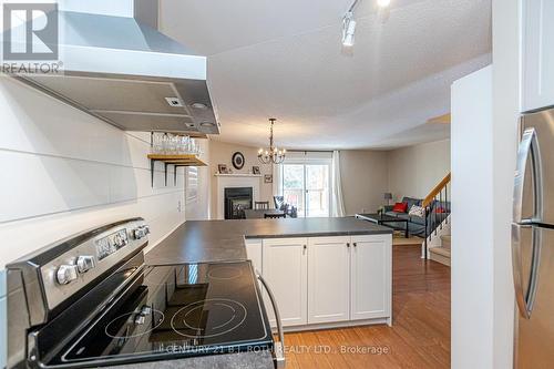90 - 127 Alfred Street W, Blue Mountains, ON - Indoor Photo Showing Kitchen