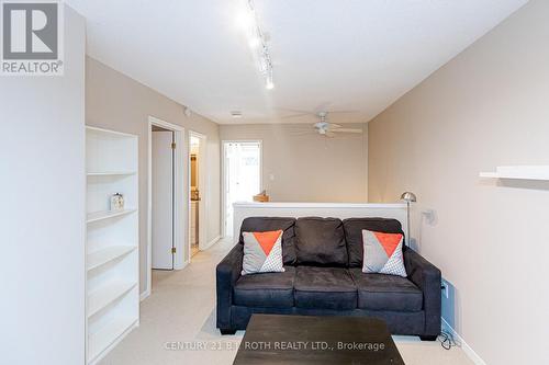 90 - 127 Alfred Street W, Blue Mountains, ON - Indoor Photo Showing Living Room