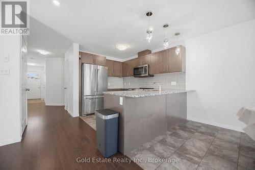 85 - 135 Hardcastle Drive, Cambridge, ON - Indoor Photo Showing Kitchen With Upgraded Kitchen
