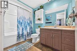 Upstairs 4-piece Bath - 