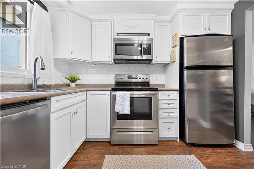 6 Bardadyn Court, St. Catharines, ON - Indoor Photo Showing Kitchen With Stainless Steel Kitchen With Upgraded Kitchen