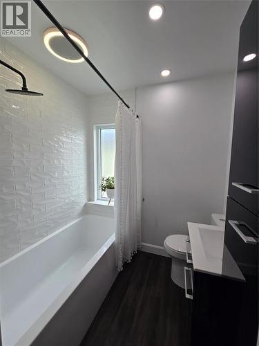 141 Richard Street, Sarnia, ON - Indoor Photo Showing Bathroom