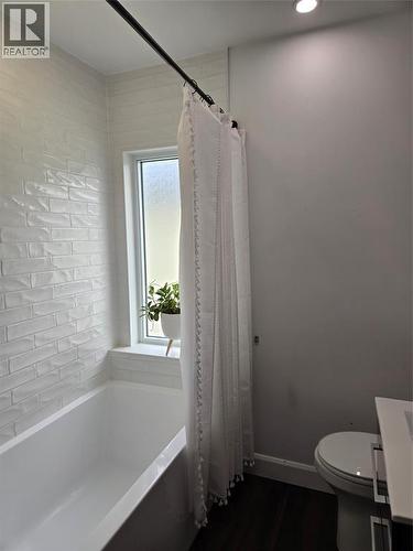 141 Richard Street, Sarnia, ON - Indoor Photo Showing Bathroom