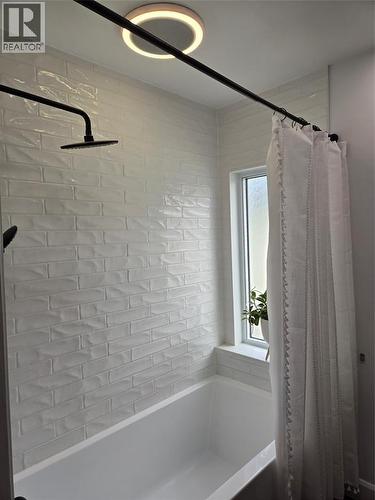 141 Richard Street, Sarnia, ON - Indoor Photo Showing Bathroom