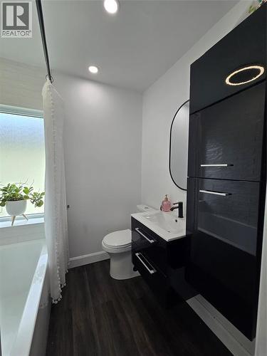 141 Richard Street, Sarnia, ON - Indoor Photo Showing Bathroom