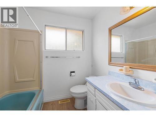 3805 22 Avenue, Vernon, BC - Indoor Photo Showing Bathroom