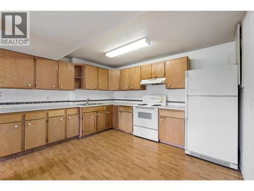 3805 22 Avenue, Vernon, BC - Indoor Photo Showing Kitchen