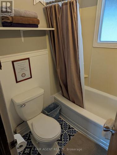 Cottage 2 - 743022 & 743024 Dawson Point Road, Timiskaming (Tim - Outside - Rural), ON - Indoor Photo Showing Bathroom