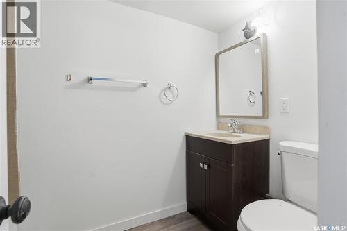 100 32Nd Street W, Saskatoon, SK - Indoor Photo Showing Bathroom