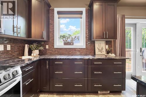 2218 St Andrews Avenue, Saskatoon, SK - Indoor Photo Showing Kitchen With Upgraded Kitchen