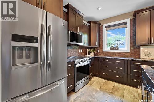 2218 St Andrews Avenue, Saskatoon, SK - Indoor Photo Showing Kitchen With Upgraded Kitchen