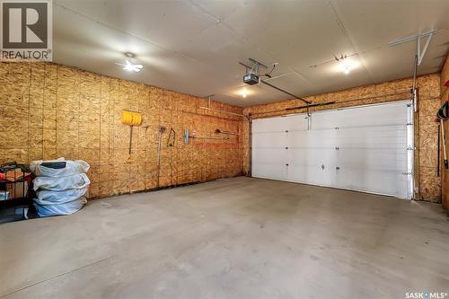 2218 St Andrews Avenue, Saskatoon, SK - Indoor Photo Showing Garage