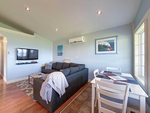 11 Bay View Lane, Launching, PE - Indoor