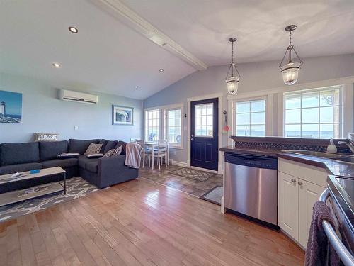 11 Bay View Lane, Launching, PE - Indoor