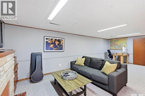 2002 Park Avenue, Saskatoon, SK - Indoor