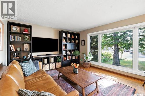 2002 Park Avenue, Saskatoon, SK - Indoor Photo Showing Living Room