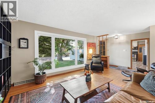 2002 Park Avenue, Saskatoon, SK - Indoor Photo Showing Living Room