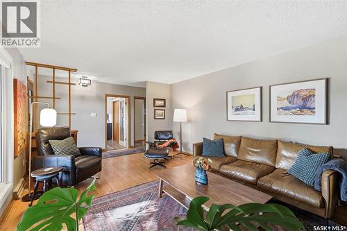 2002 Park Avenue, Saskatoon, SK - Indoor Photo Showing Living Room