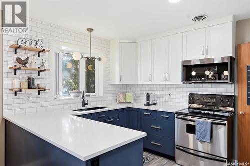 2002 Park Avenue, Saskatoon, SK - Indoor Photo Showing Kitchen