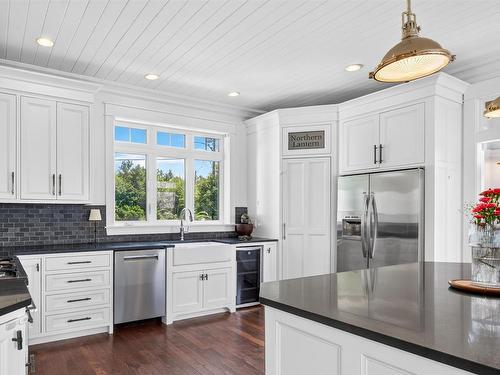372 Macmillan Point Road, West Covehead, PE - Indoor Photo Showing Kitchen With Upgraded Kitchen