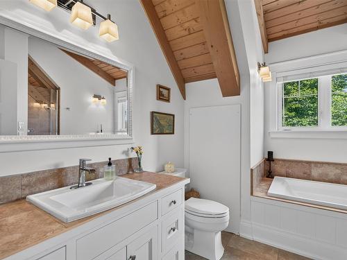 372 Macmillan Point Road, West Covehead, PE - Indoor Photo Showing Bathroom