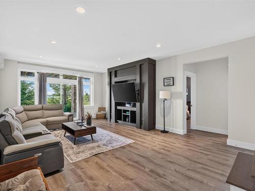 372 Macmillan Point Road, West Covehead, PE - Indoor Photo Showing Living Room