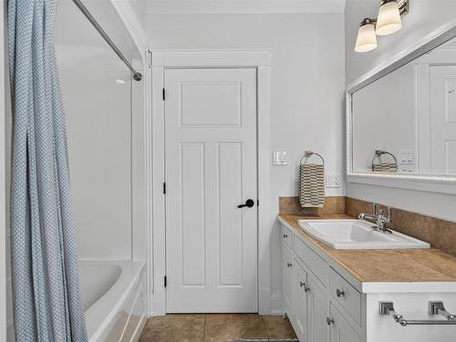 372 Macmillan Point Road, West Covehead, PE - Indoor Photo Showing Bathroom