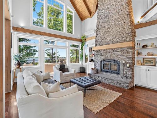 372 Macmillan Point Road, West Covehead, PE - Indoor Photo Showing Living Room With Fireplace