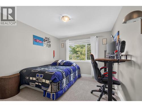 335 Gerstmar Road Unit# 3, Kelowna, BC - Indoor Photo Showing Bedroom