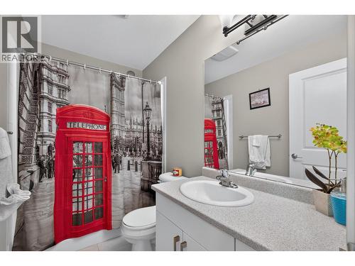 335 Gerstmar Road Unit# 3, Kelowna, BC - Indoor Photo Showing Bathroom