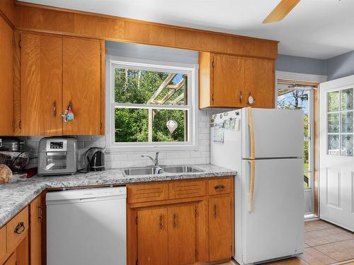 59 Vail Court, Stanhope, PE - Indoor Photo Showing Kitchen With Double Sink